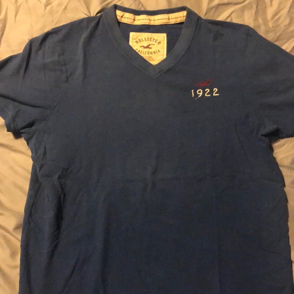 Hollister v neck t-shirt